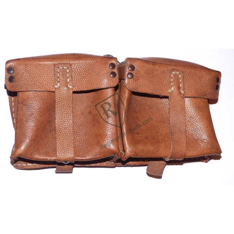 Cartouchière G43 cuir brun grenelé.