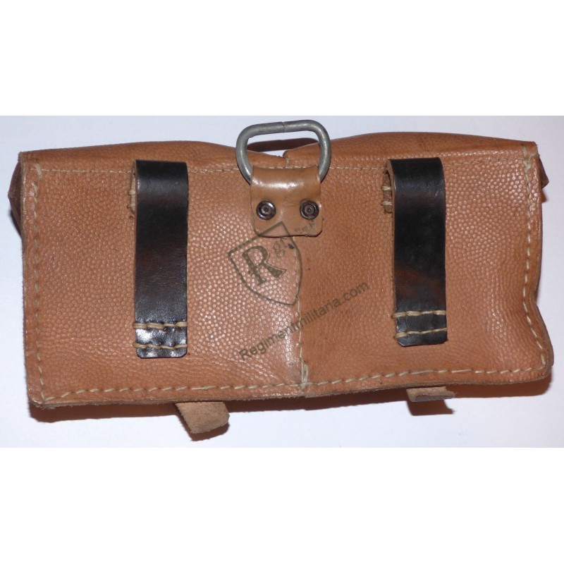 Cartouchière G43 cuir brun grenelé.