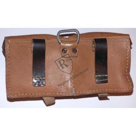 Cartouchière G43 cuir brun grenelé.