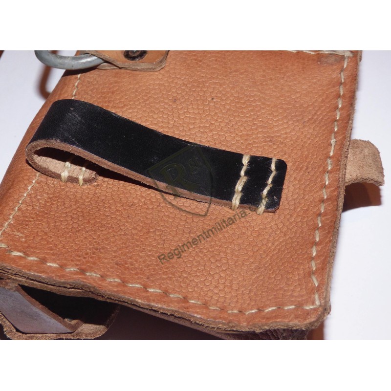 Cartouchière G43 cuir brun grenelé.