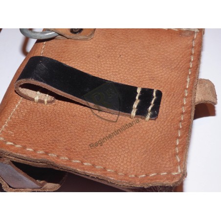 Cartouchière G43 cuir brun grenelé.