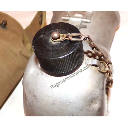 US ARMY canteen dated 1943