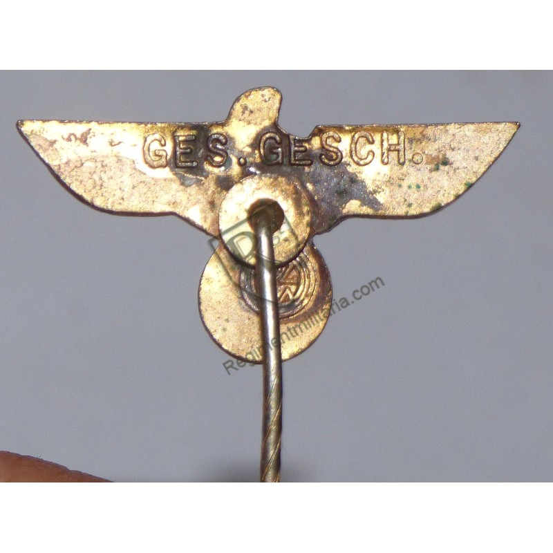 Heer golden badge stick pin