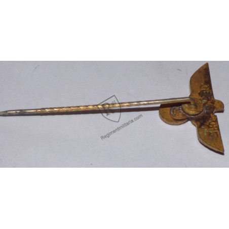 Heer golden badge stick pin