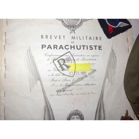 BEL ENSEMBLE PARACHUTISTE ANNEES 1980