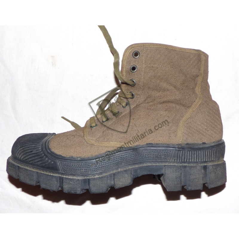Paire de pataugas Militaire datées