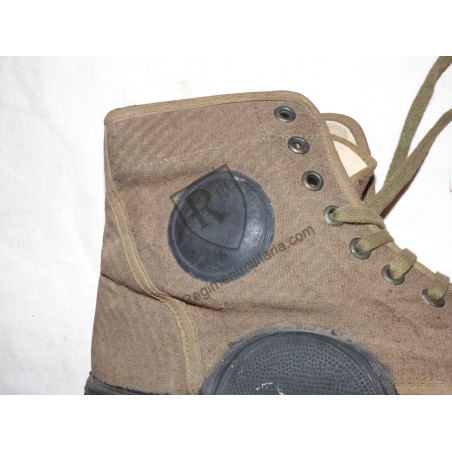 Paire de pataugas Militaire datées