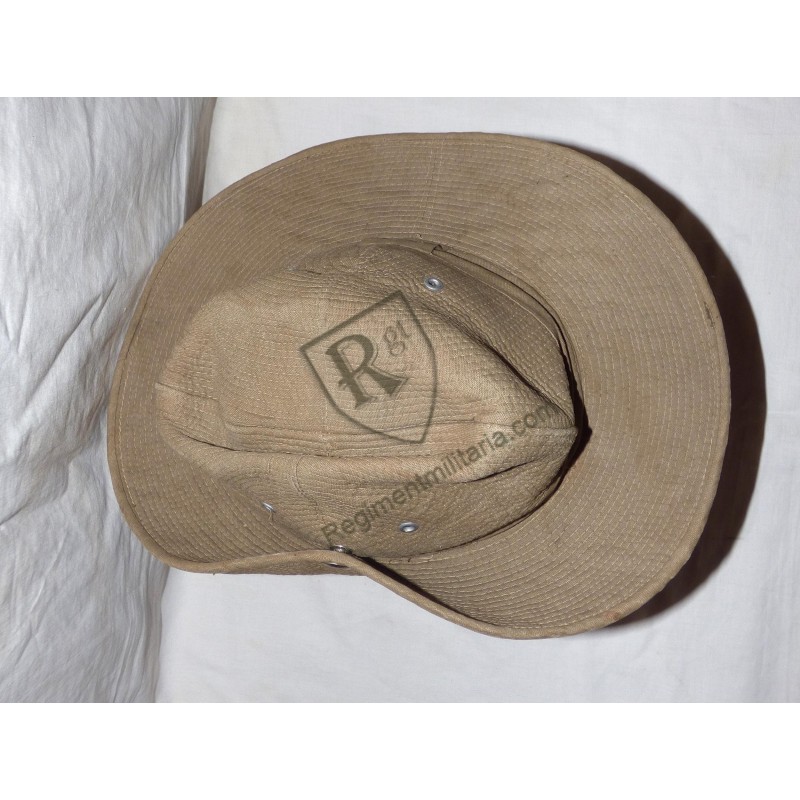 Chapeau brousse fabrication locale. Chapeau brousse fabrication locale.