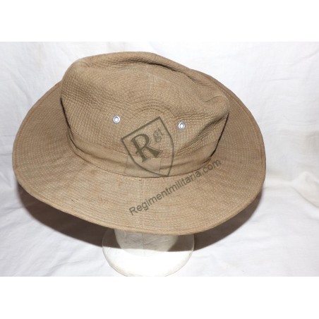 Chapeau brousse fabrication locale.