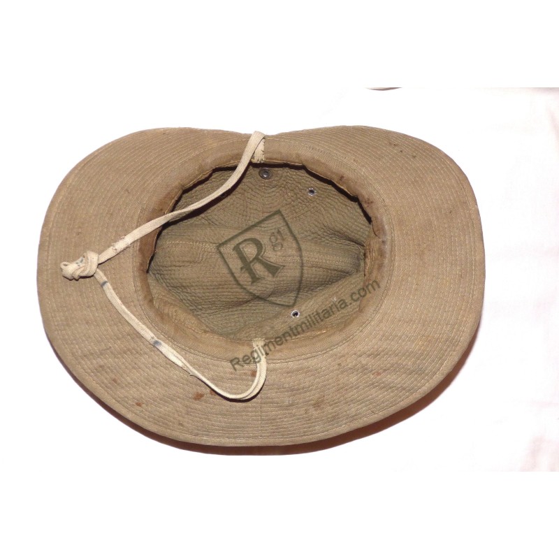 Chapeau brousse fabrication locale. Chapeau brousse fabrication locale.