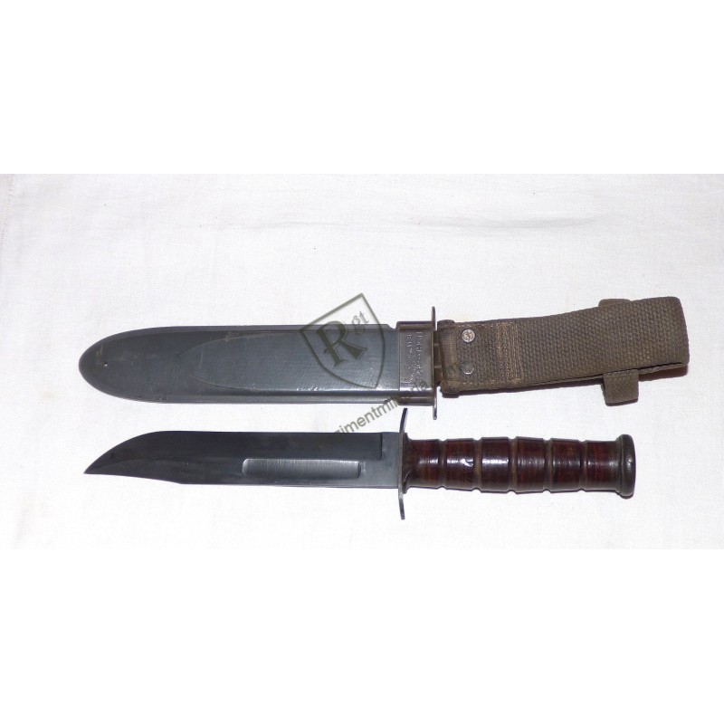 Camillus USN MKII fighting knife. Camillus USN MKII fighting knife.
