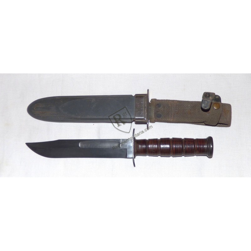 Camillus USN MKII fighting knife. Camillus USN MKII fighting knife.