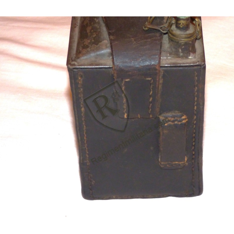 Vickers 1915 machine gun oil can