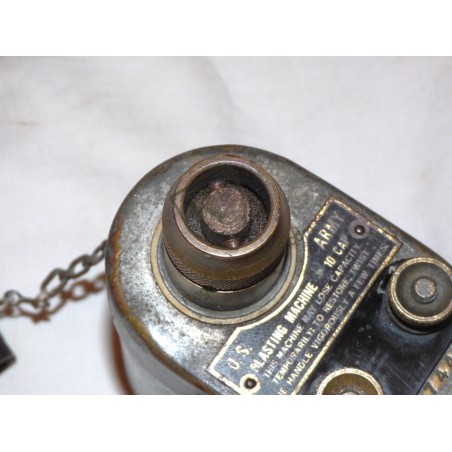 US ARMY WW2 striped blasting machine