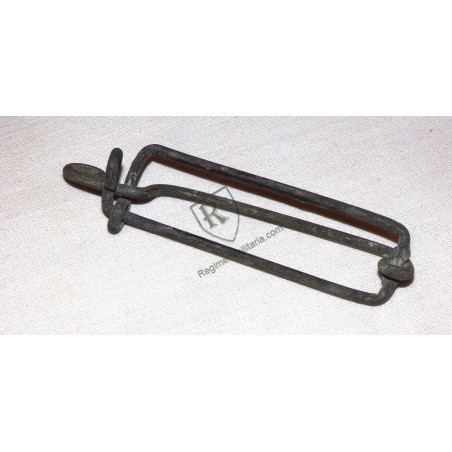 Clip for US Army gas mask kit