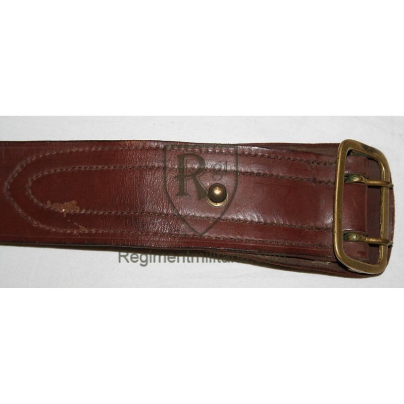 Non-commissionned officer light brown belt.