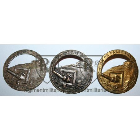 Set of 3 differents Maginot line badges.