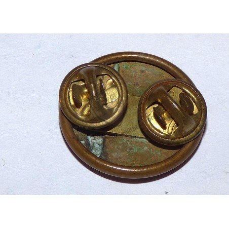 US ARMY WW2 medic collar badge