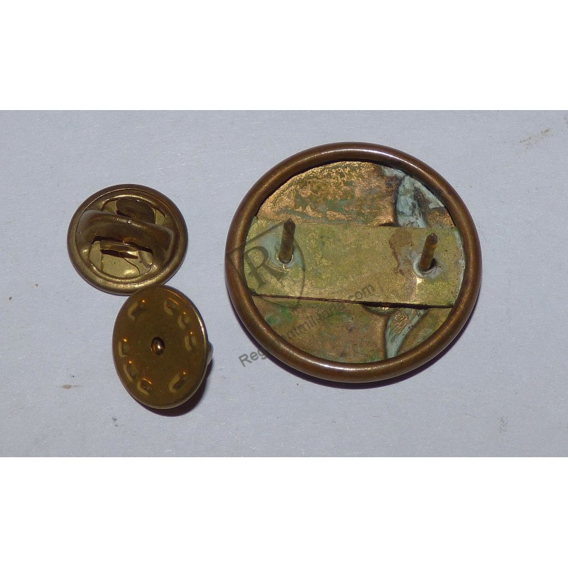 US ARMY WW2 medic collar badge