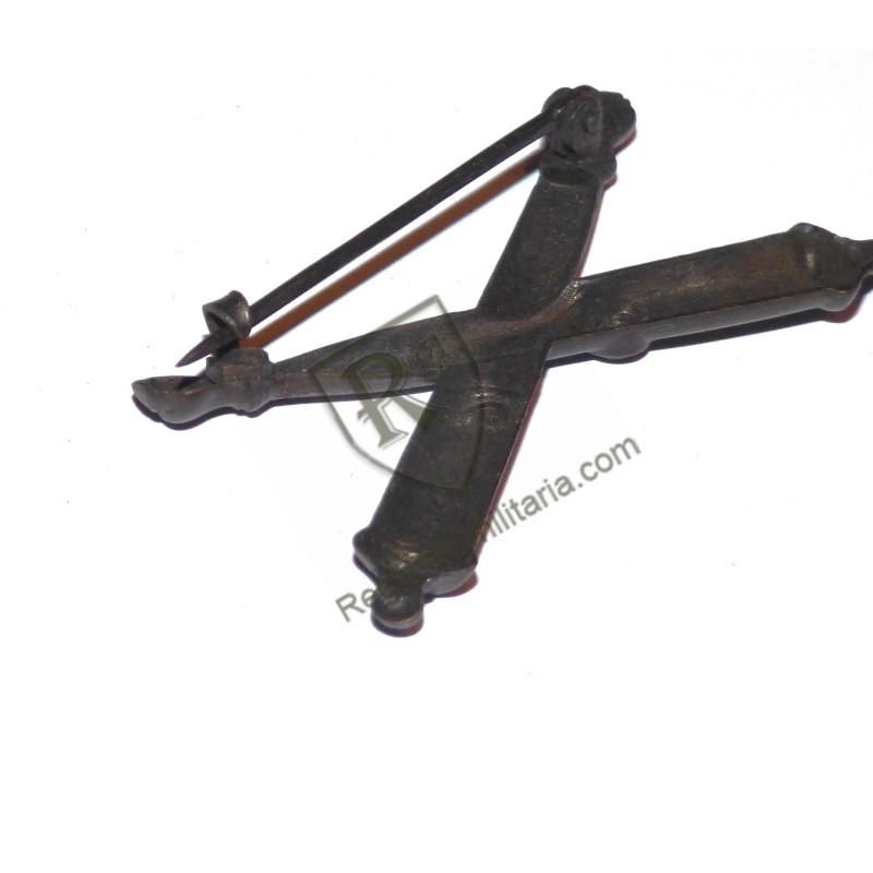 Officer's US ARMY WW1 Artillery collar badge