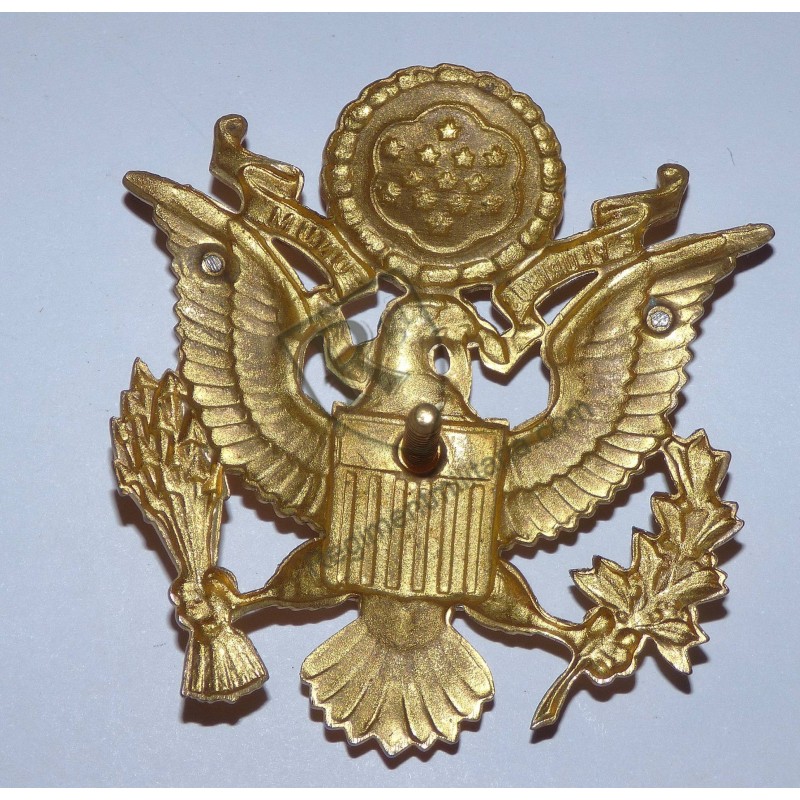 US ARMY WW2 Officer's screw-on cap badge.