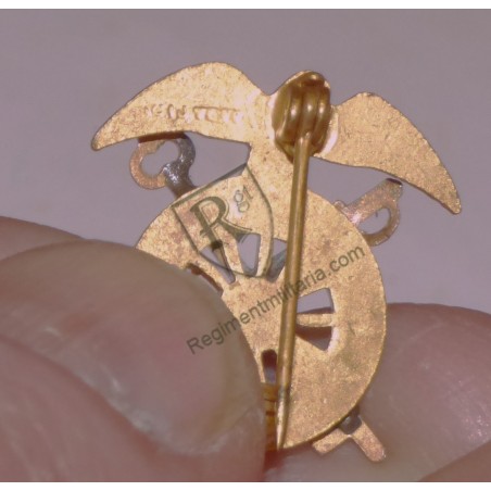 US ARMY  Quatermaster Corps collar badge