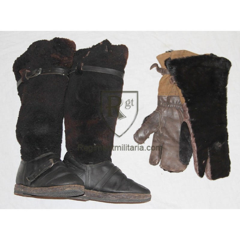 Normandie-Niemen - scarce set flying boots and gloves.