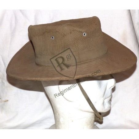 Chapeau brousse fabrication locale.