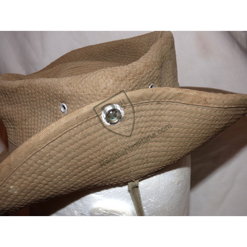 Chapeau brousse fabrication locale.