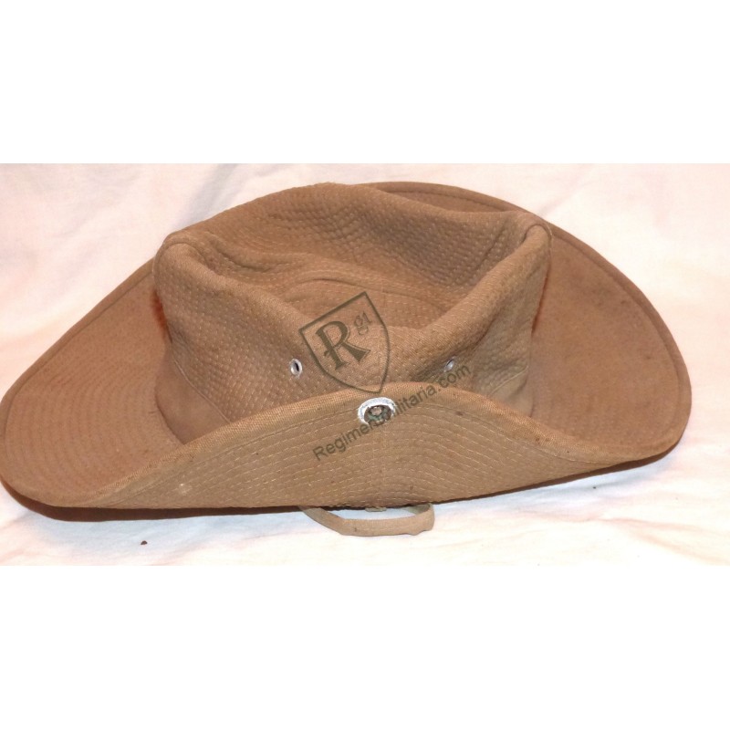 Chapeau brousse fabrication locale.