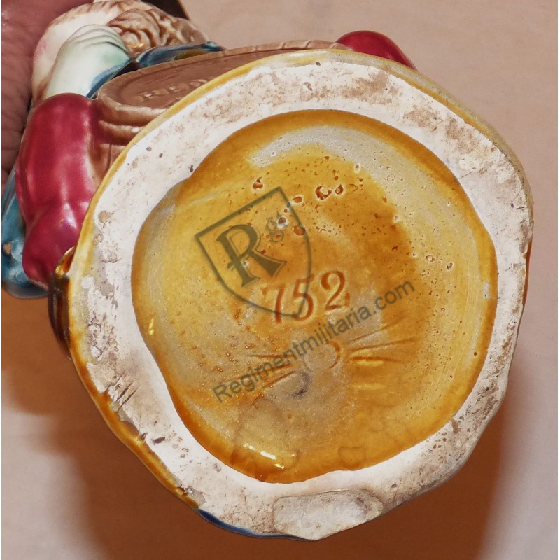 Pichet soldat barbotine 1900