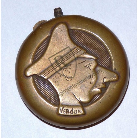 Briquet Poilu caricature KOMPRINZ