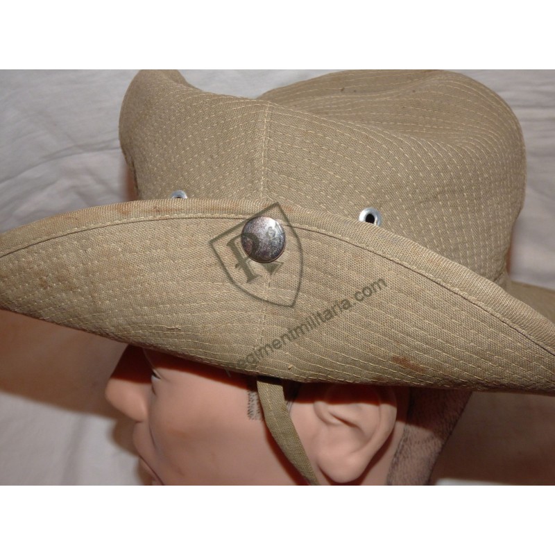 Chapeau brousse fabrication locale.