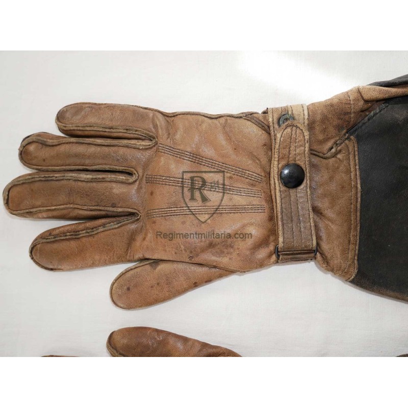 Pilot's gloves