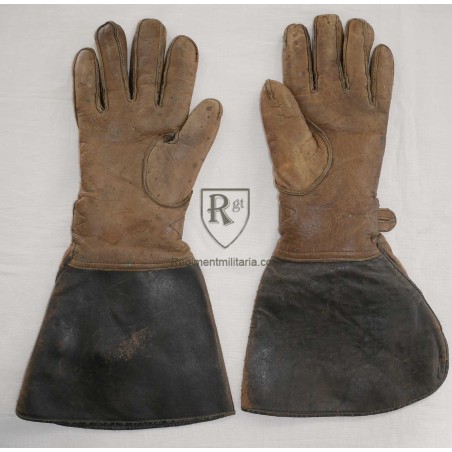 Pilot's gloves