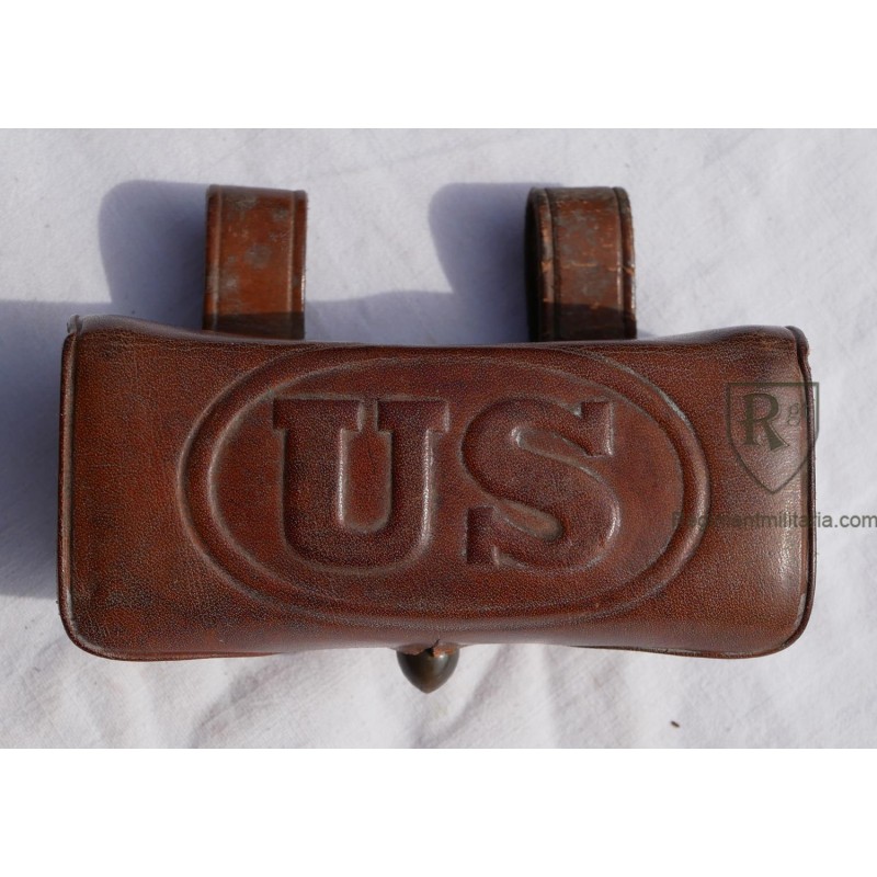 Colt 38 brown leather ammo pouche 1910 dated.