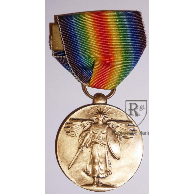 Set Victory medal and French 1917 croix de guerre.