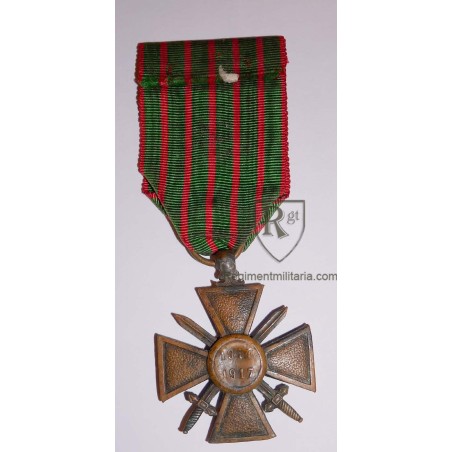 Set Victory medal and French 1917 croix de guerre.