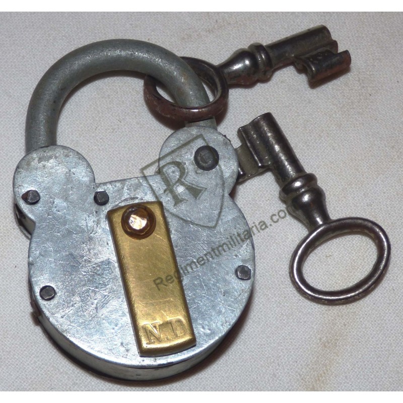 Officer's trunk padlock