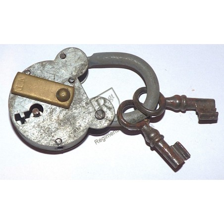 Officer's trunk padlock