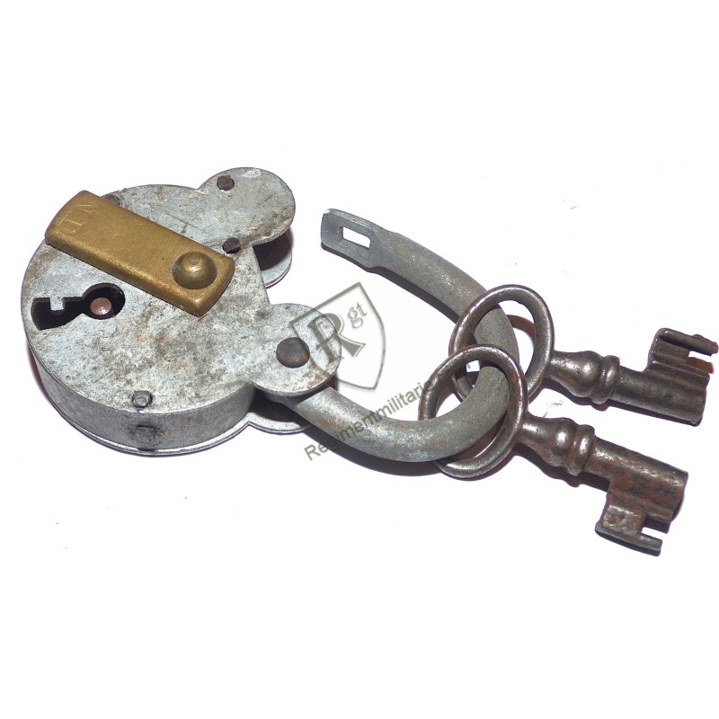 Officer's trunk padlock