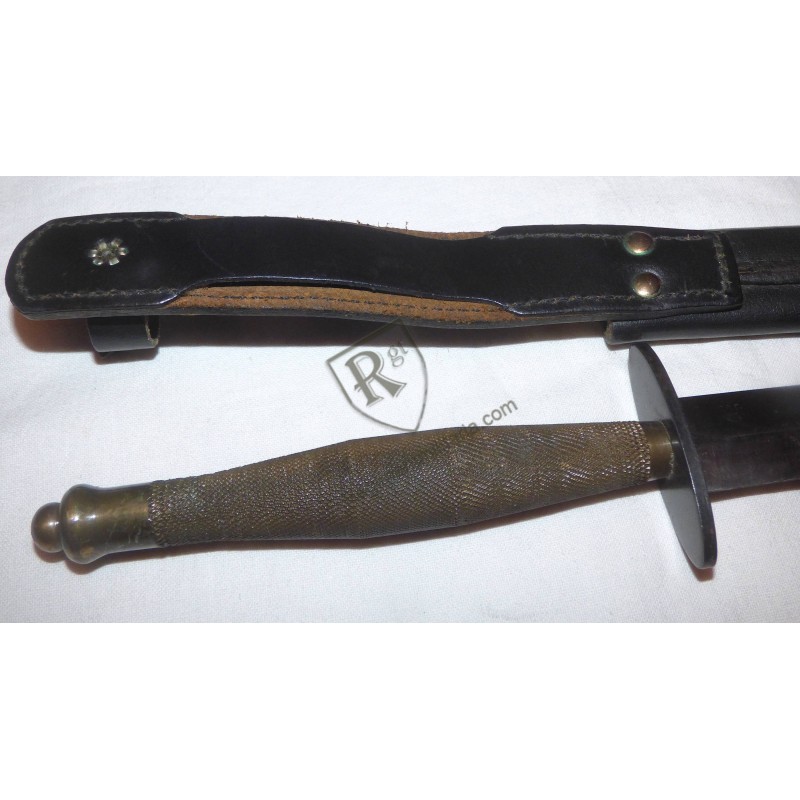 Para fighting knife SAS