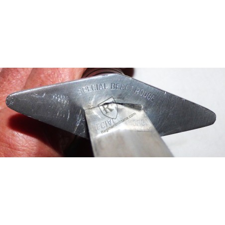 Para fighting dagger Beret rouge