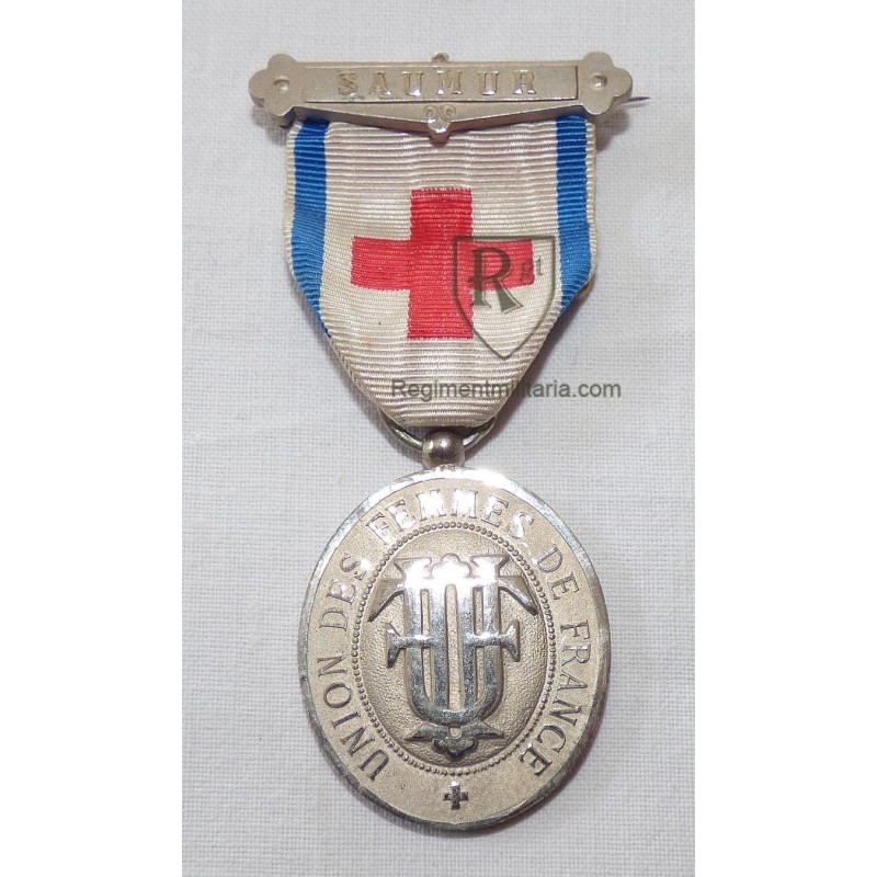 Nurse WW1 - Early silver French ladies medal