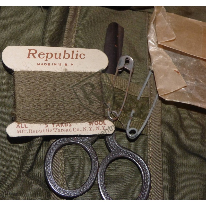 US ARMY sewing kit