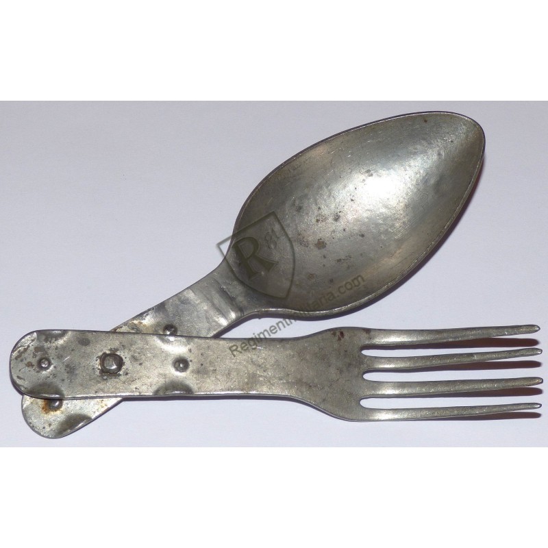Couverts pliants fer WW1 Couverts pliants fer WW1